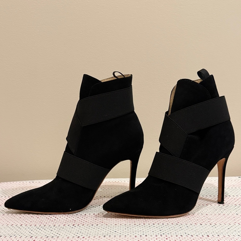 Gianvito Rossi Elegant Black Suede Booties – Size 38 (Almost New)